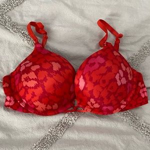 Bombshell VS push-up bra!
